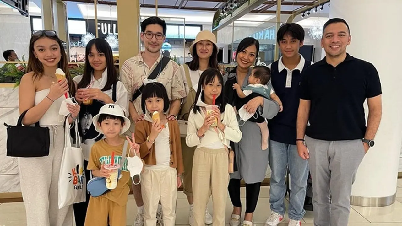 6 Potret Keakraban Keluarga Nola B3 dan Kimbab Family, Rayakan Momen Ultah