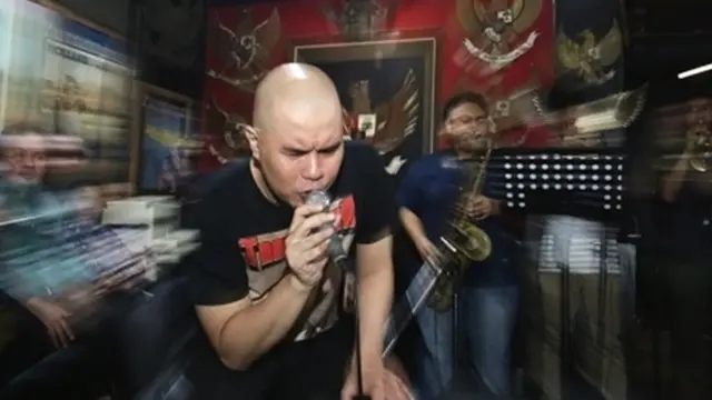 6 Momen Ahmad Dhani Latihan Musik Usai Bebas dari Penjara, Bareng T.R.I.A.D Band
