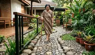 12 Cara Membuat Jalur Refleksi Kaki dari Batu Alam di Halaman Aman untuk Lansia