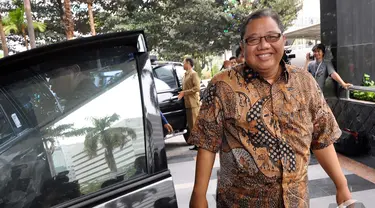 Menkop dan UKM AA Gede Ngurah Puspayoga tiba di Gedung KPK, Jakarta, Senin (10/11/2014)   (Liputan6.com/MIftahul Hayat)