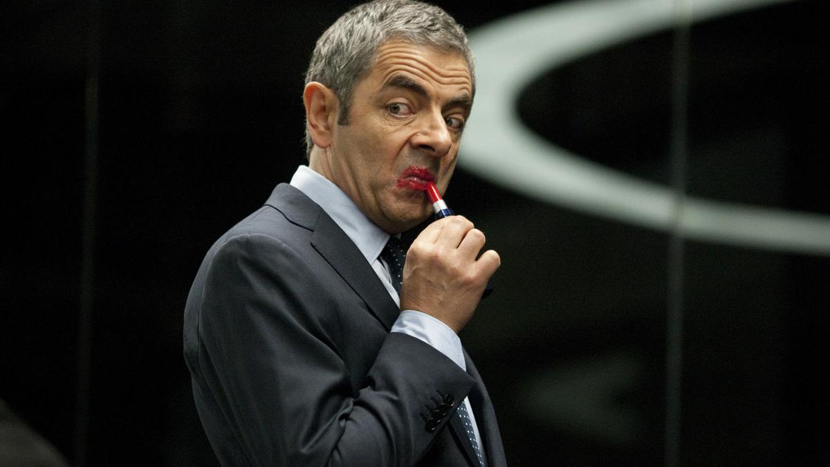 Peran Mr Bean Masih Kuat Melekat, 5 Potret Rowan Atkinson Keciduk Syuting di Piccadilly Circus London
