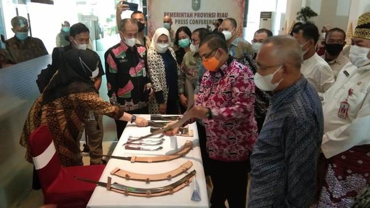 Produk alat panen sawit dari PT Rumbio Jaya Steel yang mendapat SNI setelah bekerjasama dengan PTPN V