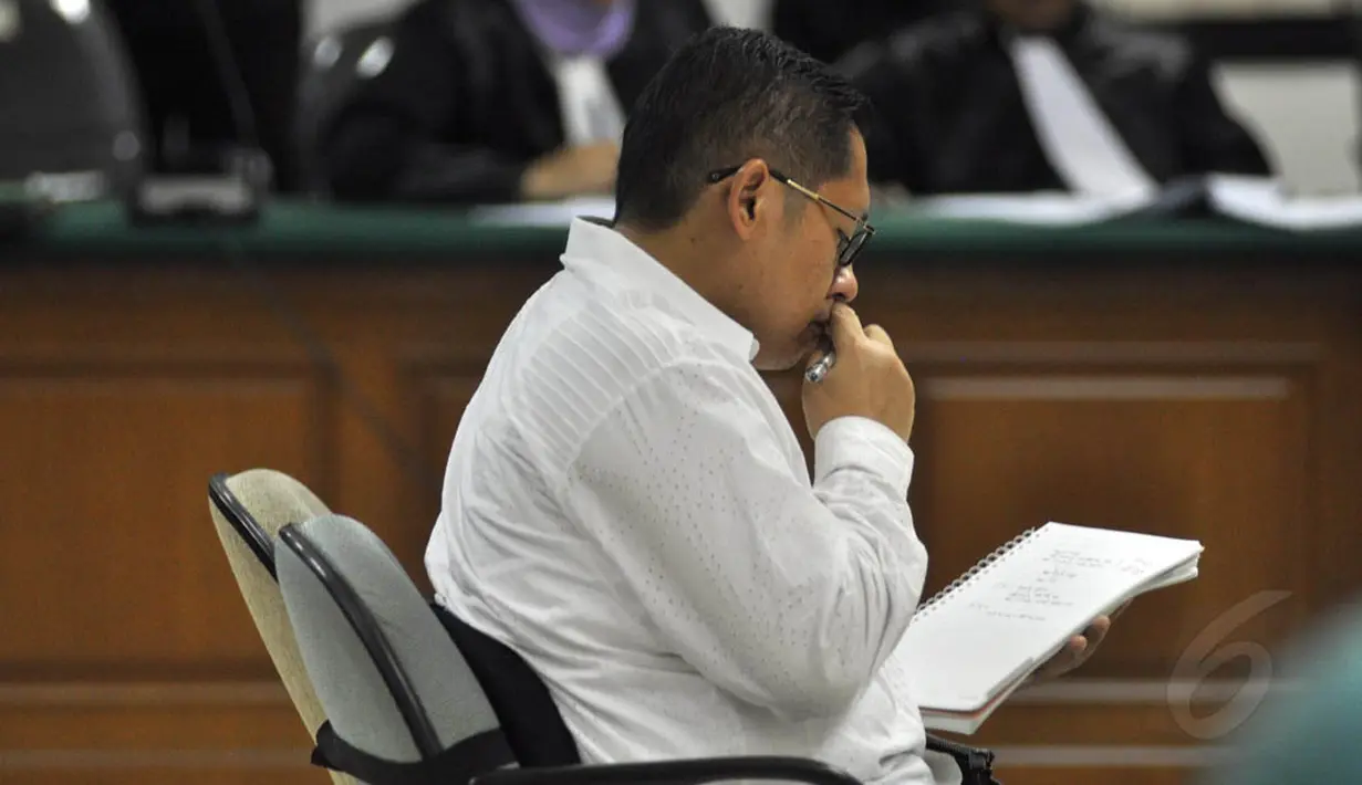 Anas Urbaningrum juga diwajibkan membayar miliaran rupiah untuk mengganti kerugian negara, Jakarta, (24/9/14). (Liputan6.com/Miftahul Hayat)