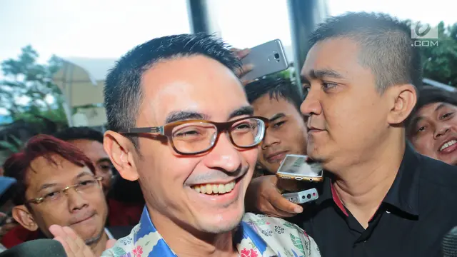 Senyum Zumi Zola Usai Diperiksa KPK