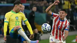 Brasil tampil mendominasi sejak peluit pertama dibunyikan dan beberapa kali mengancam gawang Paraguay yang dikawal Roberto Fernandez. (NELSON ALMEIDA/AFP)
