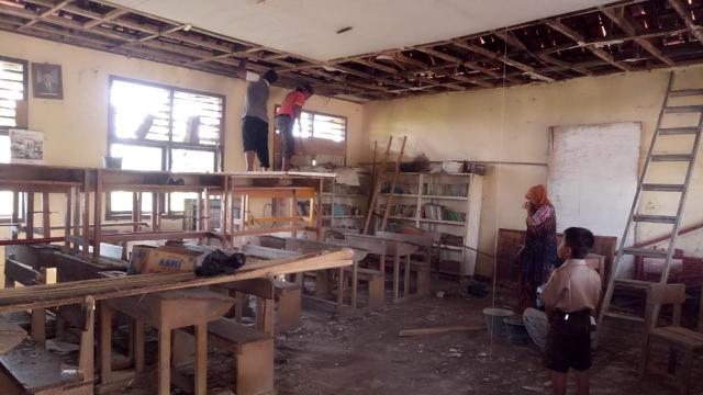 Gerakan Sehari Goceng demi Selamatkan Anak dari Sekolah Rusak di Subang