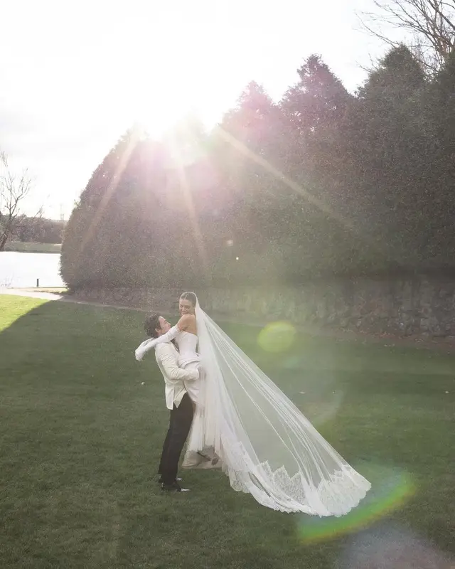 Akhirnya unggah foto menikah, 10 potret Amanda Rawless dipersunting Adriel Susanteo ini romantis abis