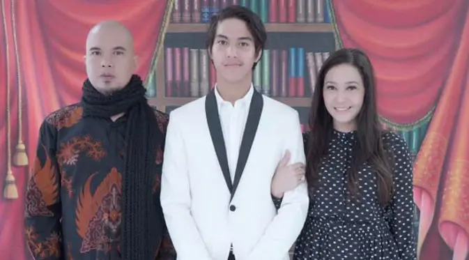 Maia Estianty dan Ahmad Dhani saat menghadiri wisuda El Rumi. (instagram.com/elelrumi)
