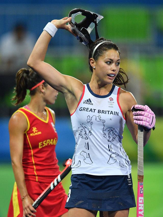 Melepas Pelindung Wajah