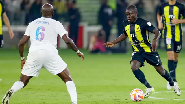 Foto: Perang Bintang di Laga Al Ittihad vs Al Nassr, Cristiano Ronaldo Cetak Gol ke-53 di Sepanjang 2023