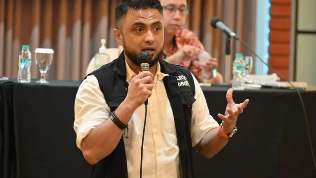 Lamar Sang Kekasih, Ini 6 Potret Terbaru Rizal Djibran Awet Muda di Usia 44 Tahun