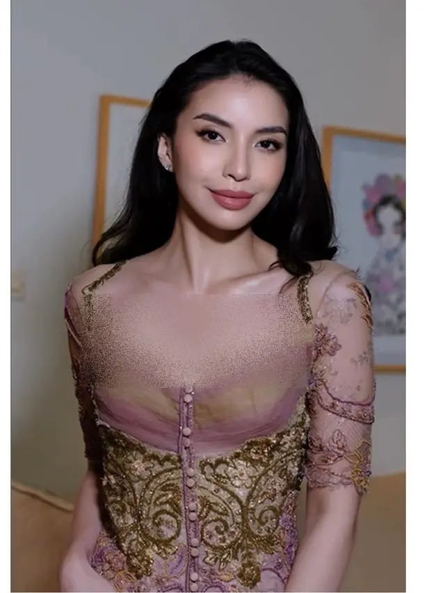 6 Potret Memukau Manohara dalam Balutan Kebaya, Pancarkan Kecantikan Alami