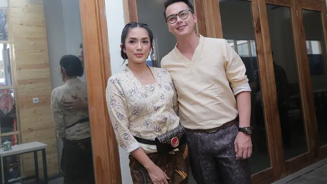 [Bintang] Ussy Sulistiawaty dan Andhika Pratama