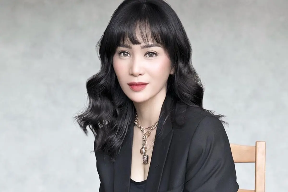 Potret Bunga Zainal Tampil dengan Poni, Manis Bak ABG