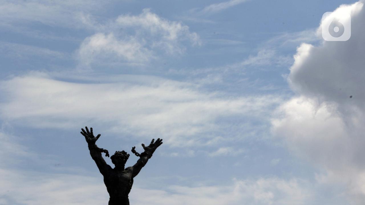 Gunung Gede Pangrango Terlihat dari Kawasan Kemayoran