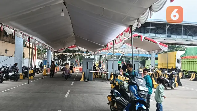 Tenda Pemudik Sepeda Motor di Pelabuhan Merak Masih Sepi. (Minggu, 23/03/2025). (Yandhi Deslatama/Liputan6.com).