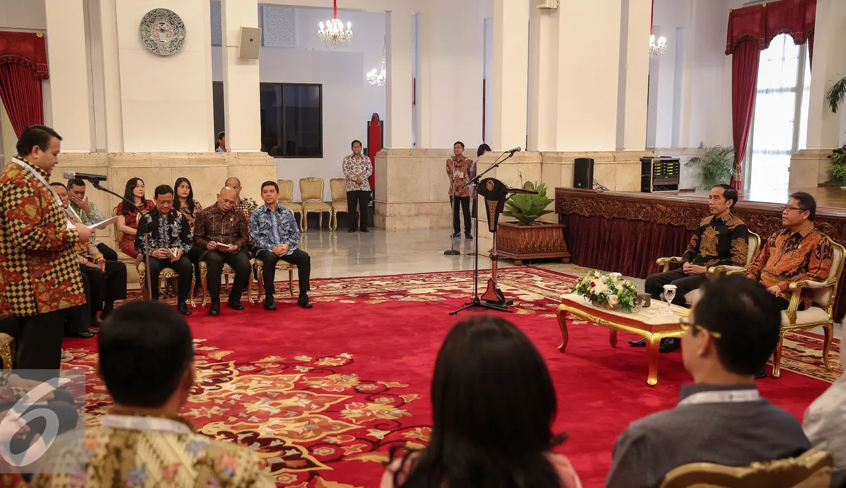 Ketua Umum Perhumas, Agung Laksmana saat memberikan pidato dihadapan Presiden Joko Widodo pada Pembukaan Konvensi Nasional Humas (KNH) 2015 di Istana Negara, Jakarta, Rabu (18/11/2015). (Liputan6.com/Faizal Fanani)