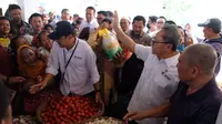 Menteri Perdagangan (Mendag)Zulkifli Hasan dalam acara pasar murah di Kantor PWM Jateng, Selasa (26/9/2023). (Dok Kemendag)