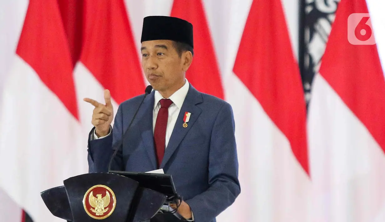 Presiden Joko Widodo (Jokowi) memberikan arahan saat menghadiri Rapat Pimpinan (Rapim) TNI dan Polri Tahun 2024 di Mabes TNI, Jakarta, Rabu (28/2/2024). (Liputan6.com/Herman Zakharia)