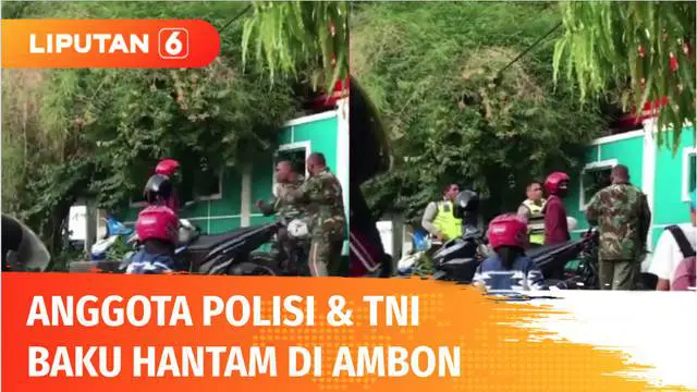 Seorang anggota TNI dan dua anggota polisi terlibat baku pukul di Ambon, Maluku. Perkelahian antara sesama aparat ini pun viral di media sosial.