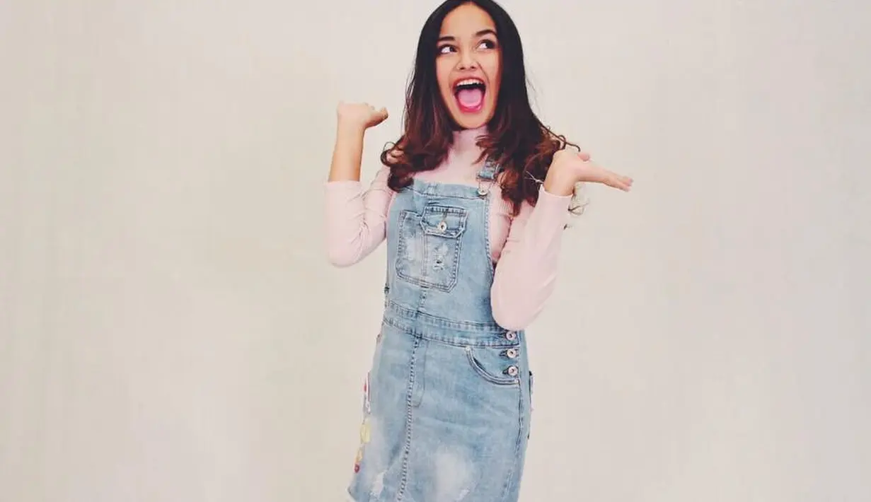 Bahkan ia kerap mengunggah foto-foto dengan ekspresi lucu di akun Instagram-nya. (Foto: instagram.com/syifahadjureal)