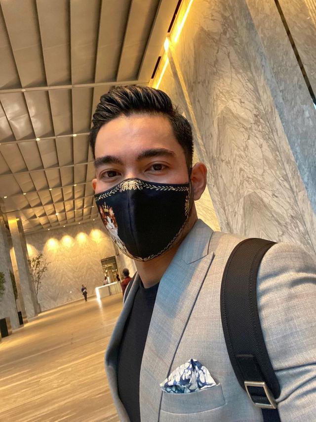 Viral Video Pria Mirip Robby Purba Dorong Seorang Pelayan ...