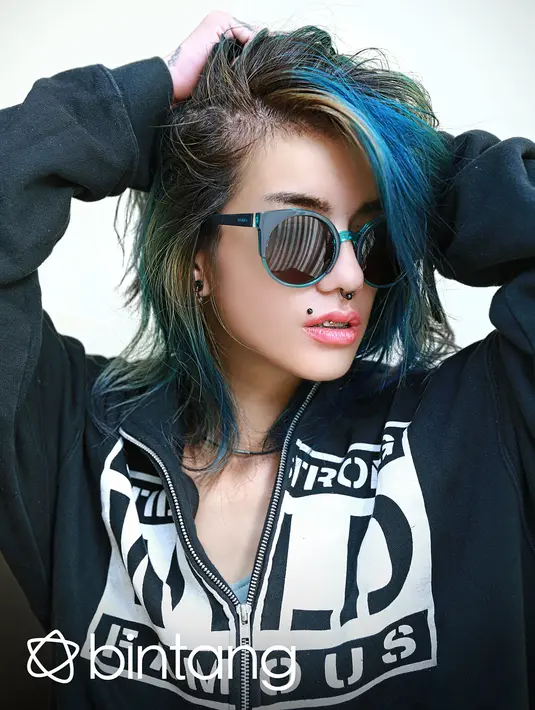 “Ketika Leticia sudah semakin besar dan aku syuting stripping, dia sampai enggak mau digendong sama aku, dia lebih memilih sama babysitter daripada aku. Itu yang membuat aku sangat sakit,” ujar Sheila. (Galih W. Satria/Bintang.com)