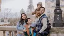 <p>Momen liburan akhir tahun, banyak orang yang berlibur. Salah satunya adalah keluarga Raffi Ahmad yang juga liburan di Paris. [Foto: instagram.com/raffinagita1717]</p>