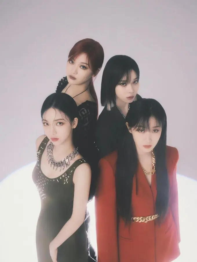 Gaya Sporty Casual Aespa saat Berangkat ke New York, Kenakan Givenchy Puluhan Juta