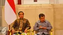 Presiden Joko Widodo (kanan) didampingi Wakil Presiden Jusuf Kalla saat memimpin Sidang Kabinet Paripuna di Istana, Jakarta, Rabu (2/1). (Liputan6.com/Angga Yuniar)