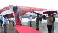 Presiden Jokowi dan rombongan tiba di Bandar Udara Internasional Lombok (BIL) Zainuddin Abdul Majid, Kabupaten Lombok Tengah, 12 November 2021.Foto: Kris - Biro Pers Sekretariat Presiden