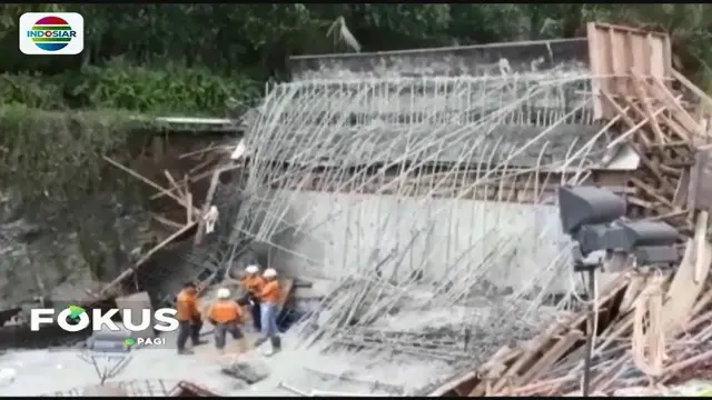 Polisi terus mendalami penyebab pasti ambruknya plat jembatan layang atau overpass Proyek Tol Manado-Bitung di Minahasa Utara, Sulawesi Utara.