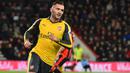 Selebrasi striker Arsenal, Lucas Perez setelah mencetak gol ke gawang Bournemouth pada laga Liga Inggris 2016/2017 di Vitality Stadium, Bournemouth (3/1/2017). Lucas Perez yang sejak paruh musim 2022/2023 membela Deportico La Coruna usai meninggalkan Cadiz ini tercatat pernah membela Arsenal selama setengah musim pada paruh musim 2016/2017. Hanya tampil 11 laga di Liga Inggris, pada awal musim 2017/2018 ia kembali ke Deportivo La Coruna dengan status pinjaman. (AFP/Pool/Julian Finney)