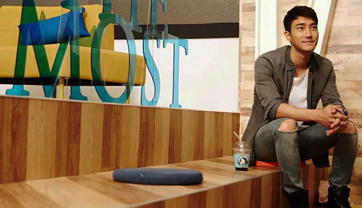 Selesai dengan wajib militernya, Siwon Super Junior kabarnya akan bermain dalam drama terbaru TVN. Di drama itu, rumornya Kang Sora akan menjadi lawan main Siwon. (Instagram/siwonchoi)