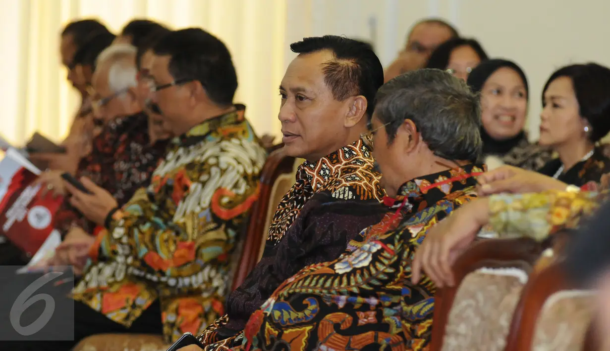 Direktur Utama Indosiar Imam Sudjarwo saat menghadiri peluncuran Jaringan Wartawan Anti Hoax oleh Wakil Presiden Jusuf Kalla di Jakarta, Jumat (28/4). Wapres JK juga menyaksikan pemberian penghargaan HPN 2017. (Liputan6.com/Helmi Fithriansyah)