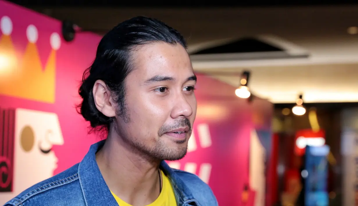 "Kalau gue udah yakin, gue pasti bilang. Kita ga usah ada kata-kata jadian. Pastilah (nunggu momen untuk publish)," tukas Chicco Jerikho. (Adrian Putra/Bintang.com)