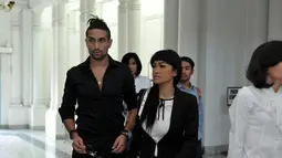 Dalam acara itu, Jupe dan Gaston terlihat kompak mengenakan pakaian hitam, Bandung, (13/9/14). (Liputan6.com/Panji Diksana)