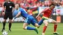 Pemain Wales, Joe Allen, membuat 88% umpan berhasil dan dua peluang ke gawang Slovakia. Tak heran bila dia terpilih menjadi Man of The Match pertandingan itu. (AFP/Nicolas Tucat) 