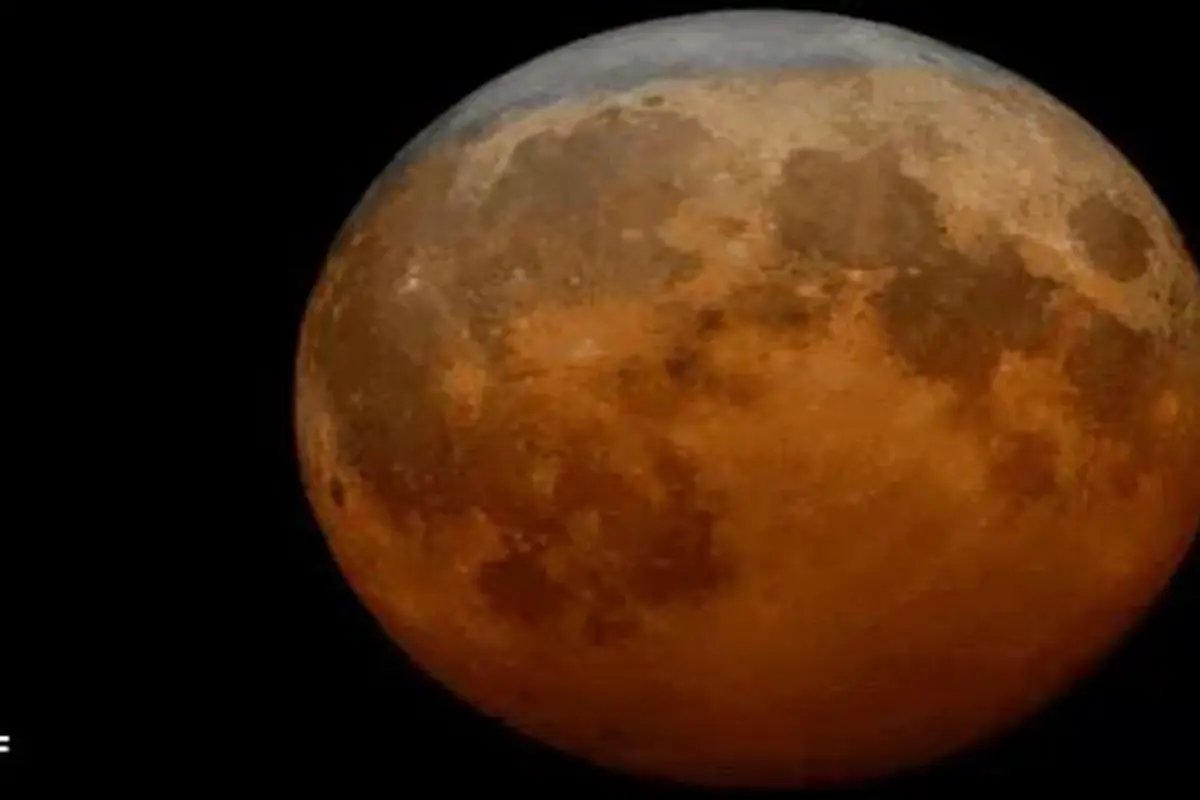 Ilustrasi gerhana bulan total