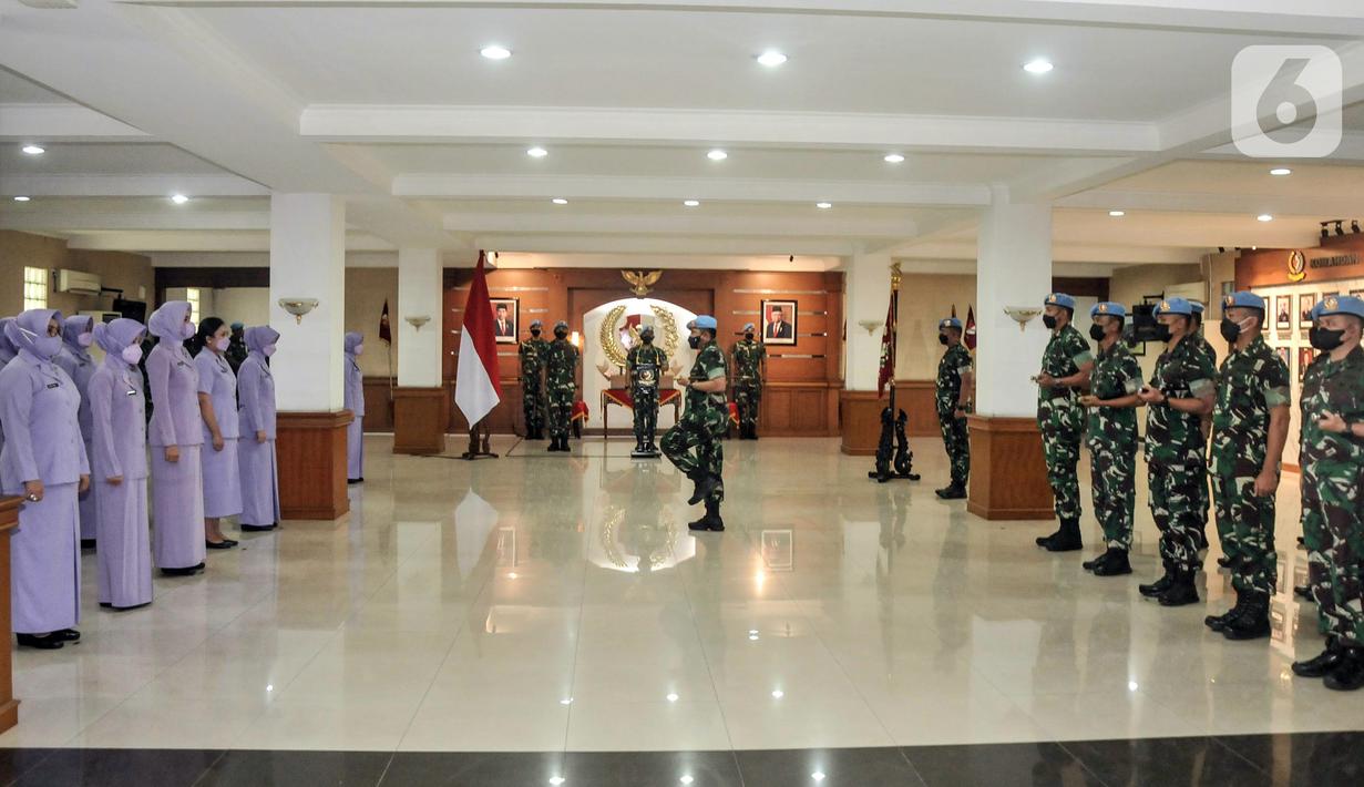 Suasana saat upacara serah terima jabatan Marsekal Pertama (Marsma) TNI Wahyu Hidayat Sudjatmiko sebagai Komandan Pasukan Pengamanan Presiden (Danpaspampres) di Mako Paspampres, Jakarta Pusat, Senin (18/7/2022). Marsma TNI Wahyu Hidayat Sudjatmiko resmi menjabat sebagai Danpaspampres menggantikan Mayjen Tri Budi Utomo. (merdeka.com/Iqbal S. Nugroho)