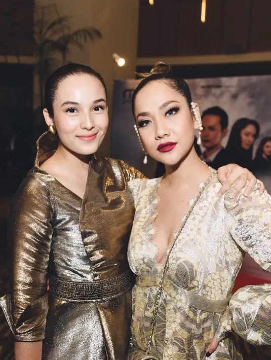 "Selalu kangen sama dia @chelseaislan #bungacitralestari #chelseaislan," tulis ibu satu anak saat berfoto bersama dengan Chelsea Islan yang diunggah 10 Desember silam. (Instagram/bclsinclair)