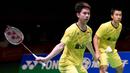 Ganda putra Indonesia, Kevin Sanjaya dan Marcus Gideon, berhasil mengalahkan ganda Jepang, Takuto Iniue dan Yuki Kaneko pada final Japan Open di Tokyo, Minggu (24/9/2017). Kevin/Marcus menang 21-12 dan 21-15 atas Iniue/Kaneko. (AFP/Toru Yamanaka)