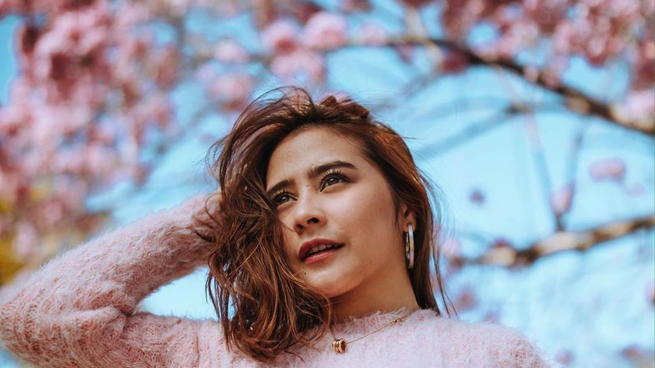 Gaya Prilly Latuconsina Liburan di Los Angeles