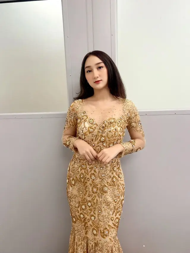 Makin Menawan, Ini 7 Potret Terbaru Sandrina IMB yang Kini Genap 21 Tahun