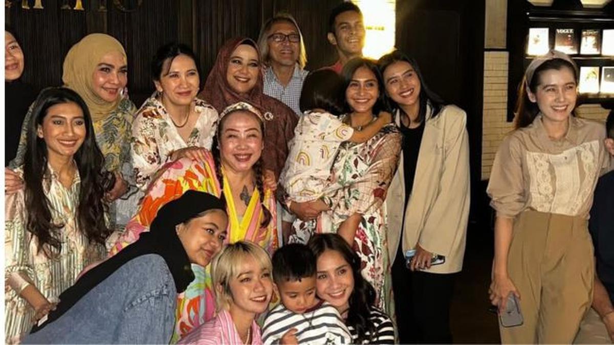 Transformasi Penampilan para Pemain DI SINI ADA SETAN Saat Gelar Reuni Penuh Nostalgia
