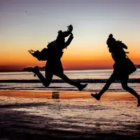 Berbagai manfaat bisa kamu dapatkan usai bergabung dengan grup WhatsApp Fimelahood Surabaya. Tunggu apa lagi, join sekarang. (Moni McKein/Pixabay.com)