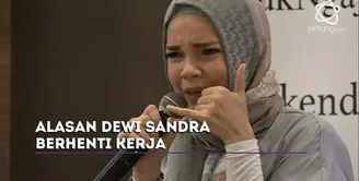Dewi Sandra berhenti bekerja di bulan Ramadan 1438 H.