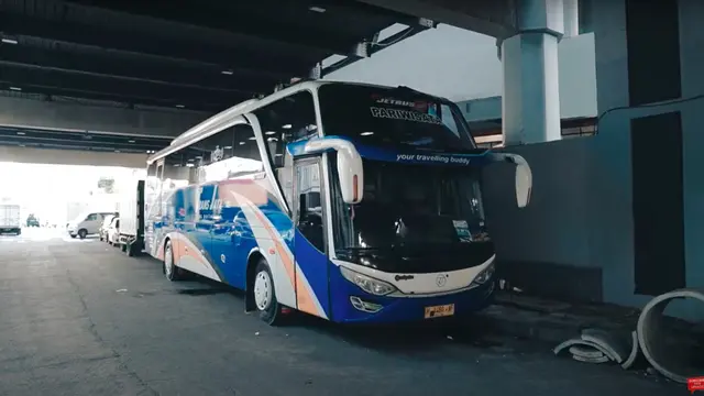 Momen Liburan Keluarga Ammar Zoni Naik Bus Mewah, Fasilitas Lengkap dan Nyaman