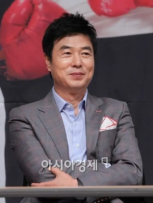 Ia mengaku jika Sun Woo Jae Duk memaksa untuk menciumnya. Bahkan ia mengaku jika sang aktor kerap menghubunginya walaupun dirinya sudah pindah pekerjaan. (Foto: hancinema.net)