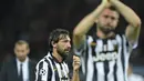 Ekspresi sejumlah pemain Juventus usai pertandingan di laga final Liga Champions 2014-2015 di Olympiastadion, Berlin, Minggu (7/6/2015). Juventus dikalahkan Barcelona dengan skor 3-1. (AFP Photo/Oliver Morin)